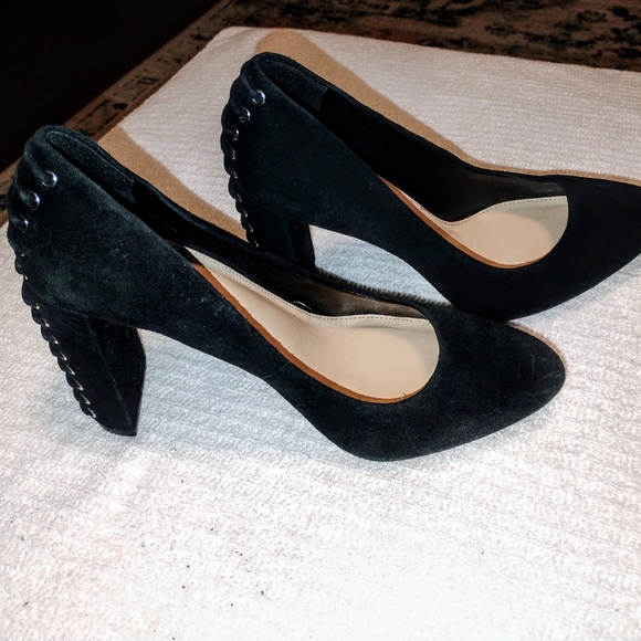 Vince Camuto VC-Dallan Black True Suede Pumps Womens 8.M‎ Block Threaded Heel - Picture 2 of 6